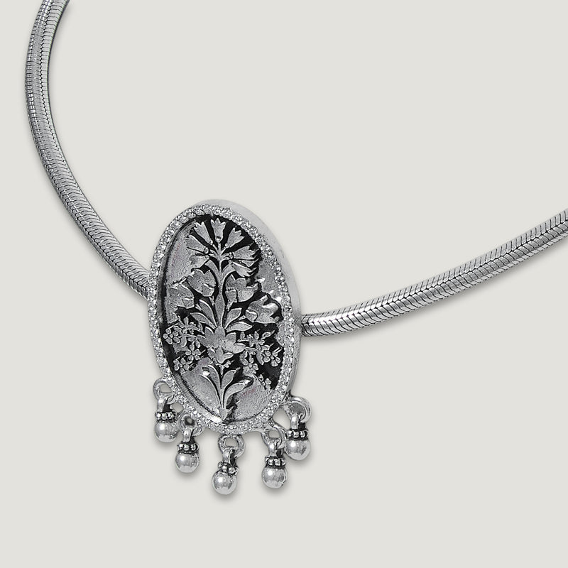 Bagicha Pendant Necklace